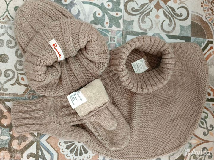 Зимний комплект (шапка, манишка, варежки)