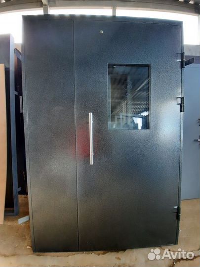 Дверь стальная с порошковым покрытием