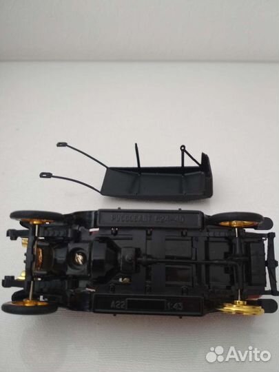 Модель автомобиля 1:43
