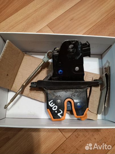 Замок крышки багажника Шкода Октавия