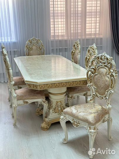 Стол и стулья новые