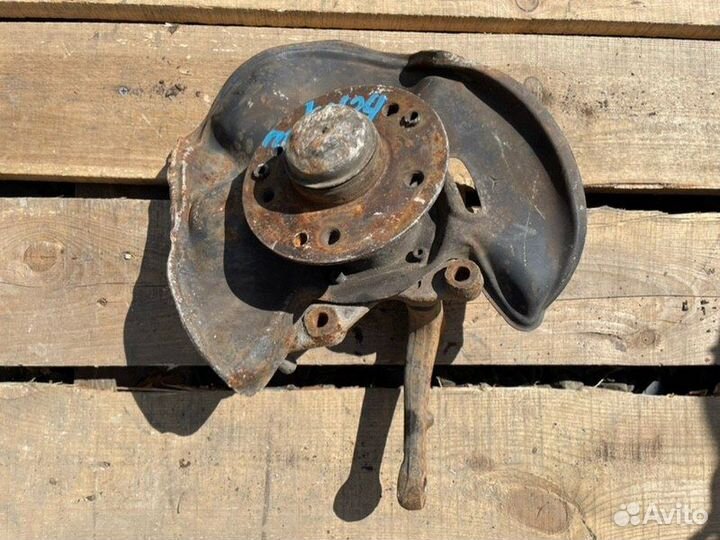 Кулак поворотный передний левый Mercedes-Benz