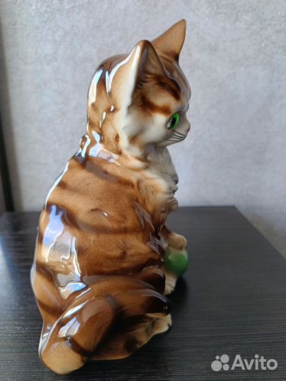 Кот кошка с мячом статуэтка фарфор Германия