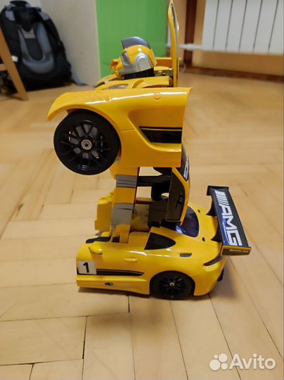 Машина-трансформер на пульте управления Бамблби