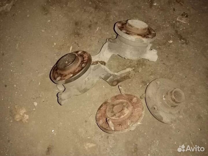 Поворотный кулак 2141