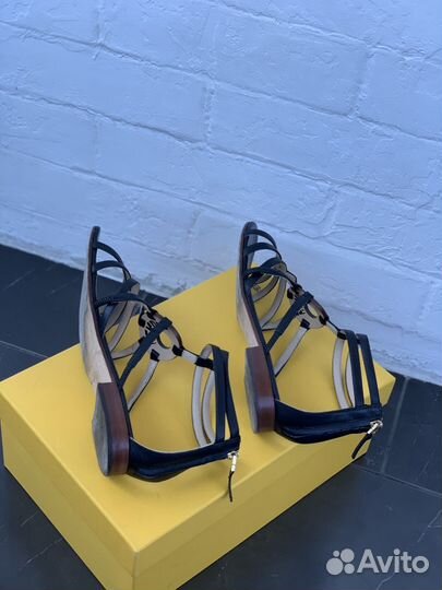Босоножки Fendi 37 размер