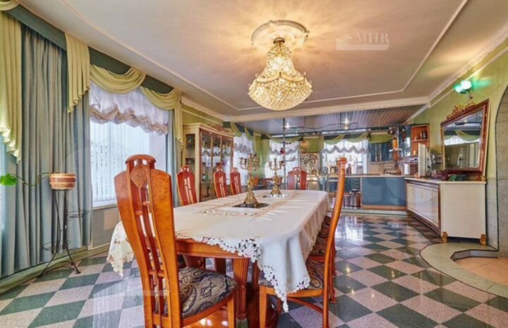 Дом 730 м² на участке 25 сот.