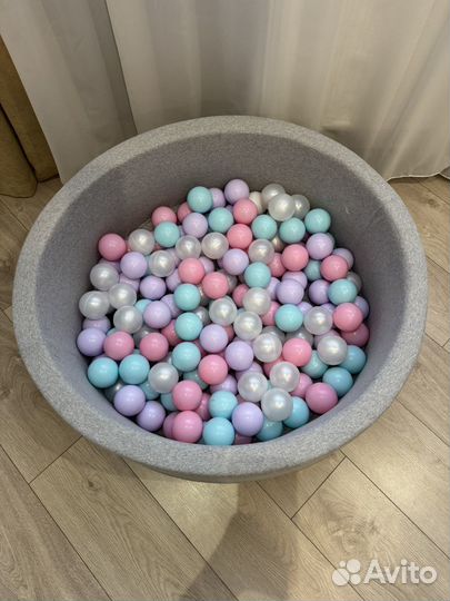 Сухой бассейн с шариками
