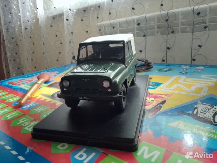 Модель автомобиля 1:24