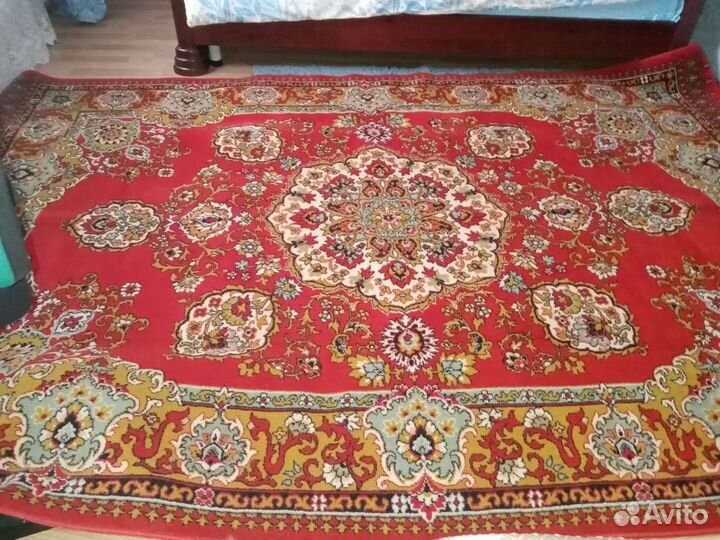 Ковер шерстяной новый
