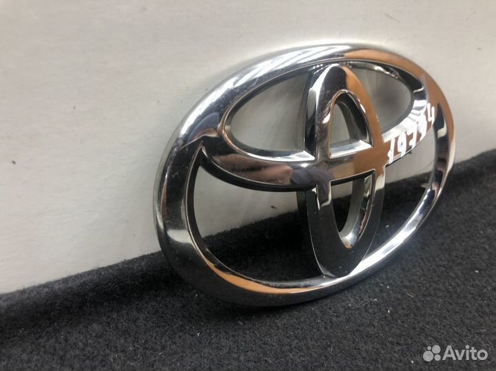 Эмблема Toyota Corolla E18 2013-2018