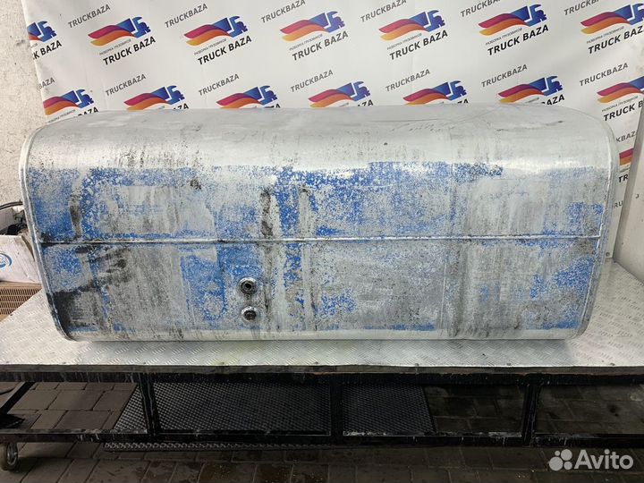 1423691 Бак топливный 700 L