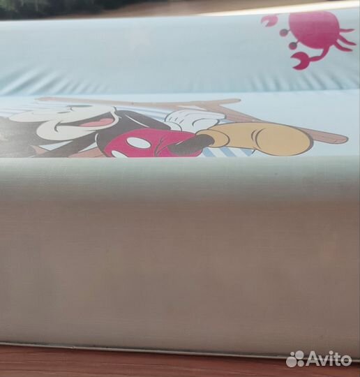 Икея, с ярким принтом Мики Маус Пеленальная доска