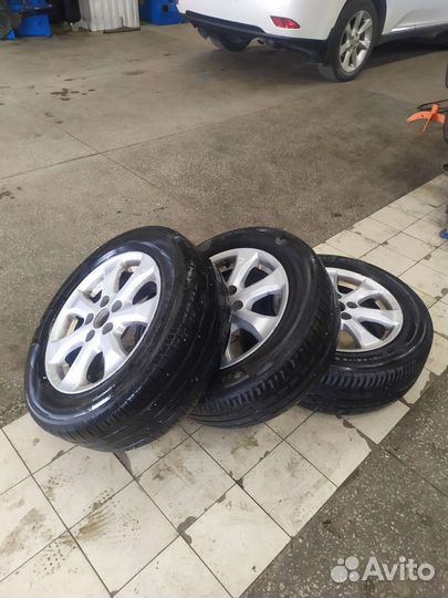 Yokohama BluEarth-ES ES32 215/60 R16