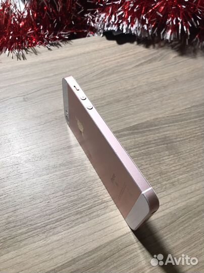 iPhone SE, 32 ГБ