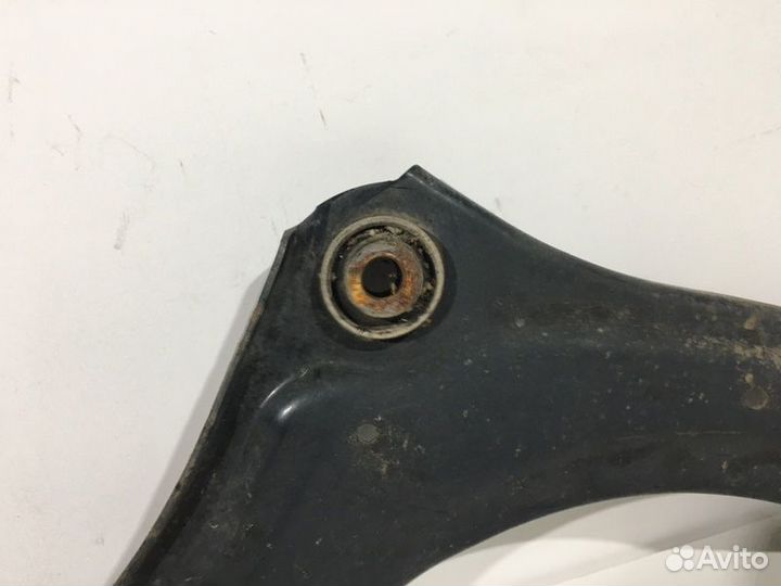 Рычаг передний правый Renault Megan 3 2009-2016