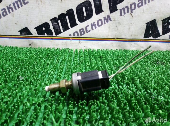 Концевик под педаль тормоза Toyota Caldina AT211