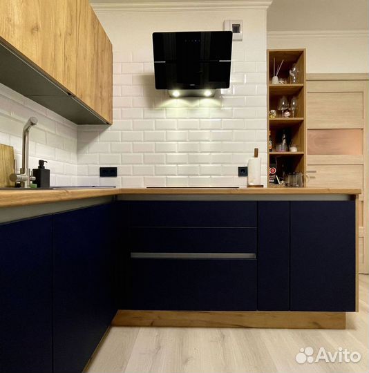 Угловой кухонный гарнитур современный