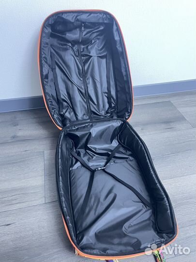 Чемодан на колесах