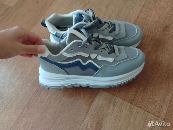 Кроссовки женские 40 размер