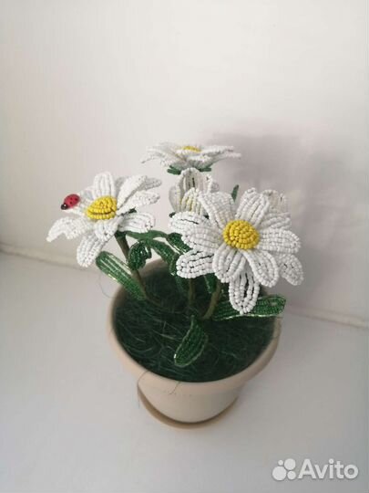 Ромашки из бисера