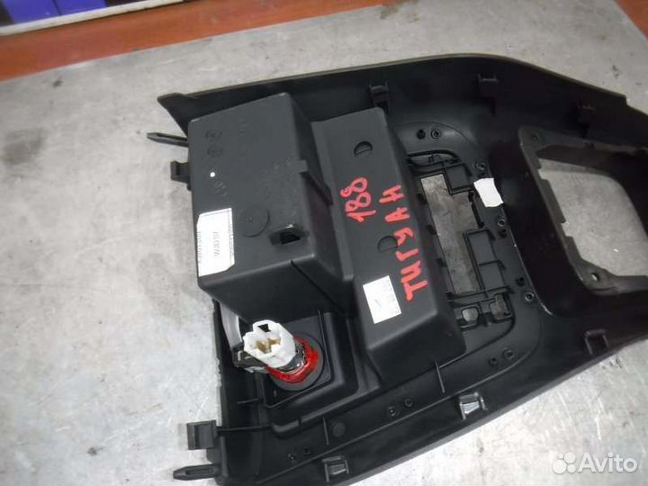 Накладка консоли Volkswagen Tiguan cava 2009