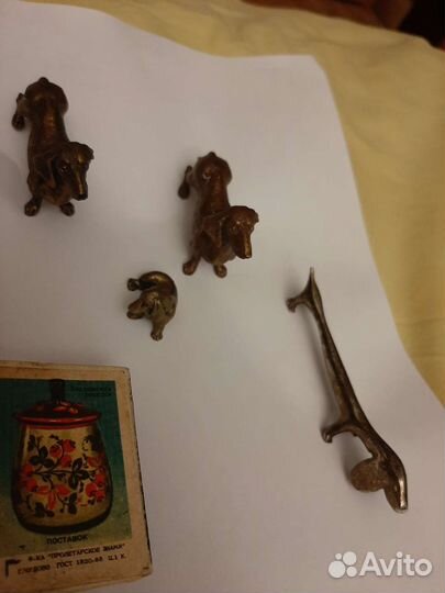 Бронзовые фигурки собачек