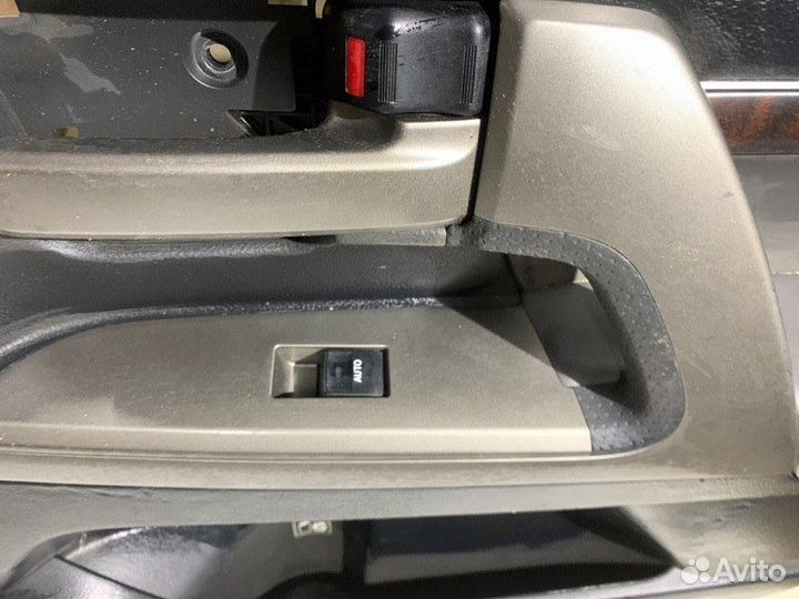 Обшивка двери передняя правая Toyota Land Cruiser