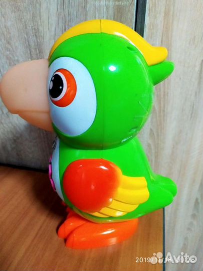 Обучающий говорящий попугай и Пони