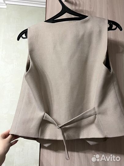 Жилетка женская костюмная 44