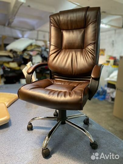 Офисное кресло