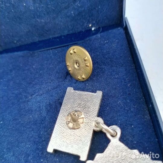 Значок почетный машиностроитель