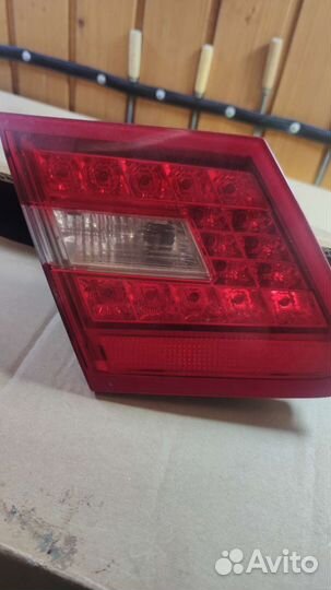 Фонарь левый внутренний Mercedes Benz 207/212 купе