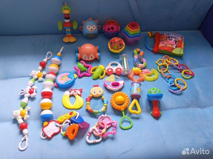 Детские игрушки-погремушки для малышей