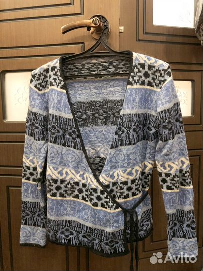 Свитера женские