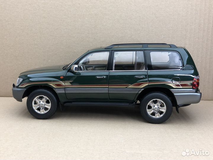 Toyota Land Cruiser 1:18