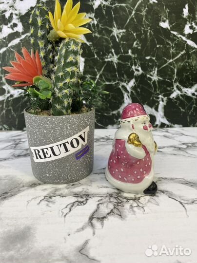 Фарфоровая статуэтка 