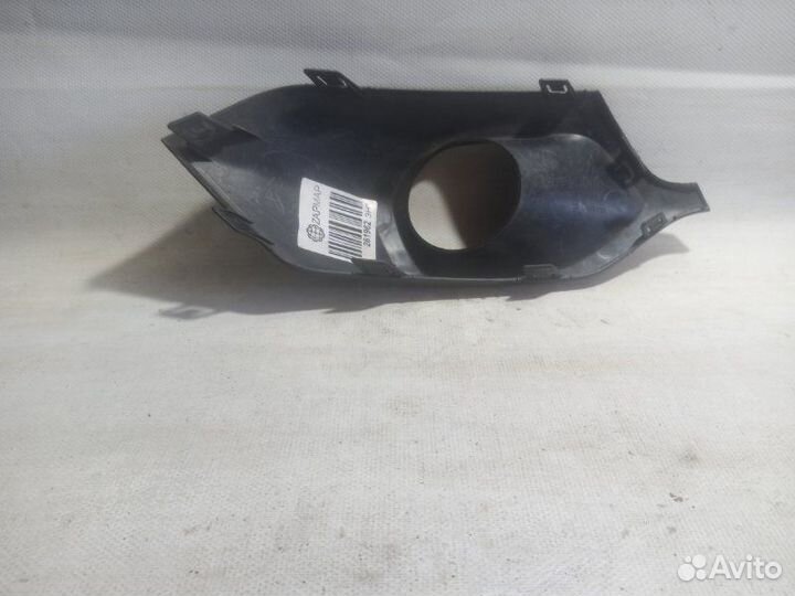 Накладка на туманку правая Mitsubishi Pajero Sport