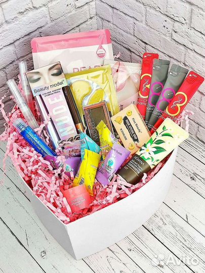 Подарочные бюти боксы из набора косметики