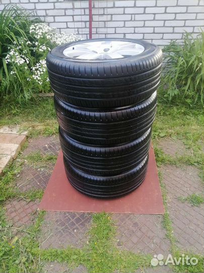 Yokohama BluEarth AE50 215/55 R16 97W