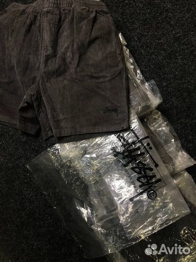 Вельетовые шорты stussy