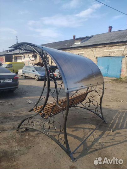 Садовые качели с большой крышей