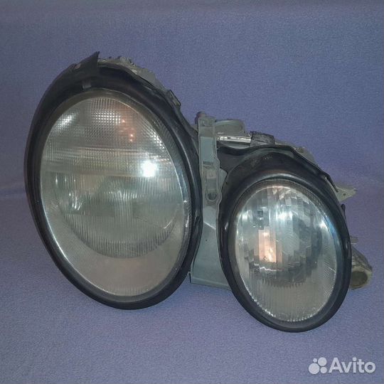 Фары передние Mercedes W208