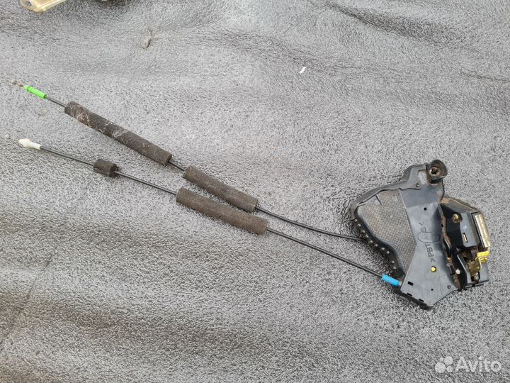 Замок передней левой двери Toyota Camry 30