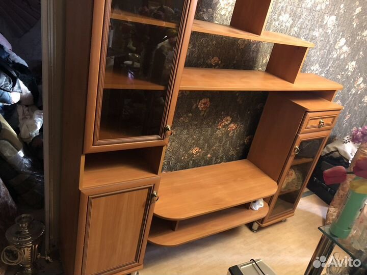 Полка под телевизор