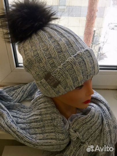 Комплект шапка и шарф новые натуральный помпон