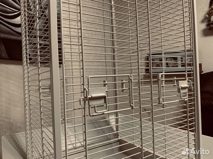 Большая стальная клетка для птиц
