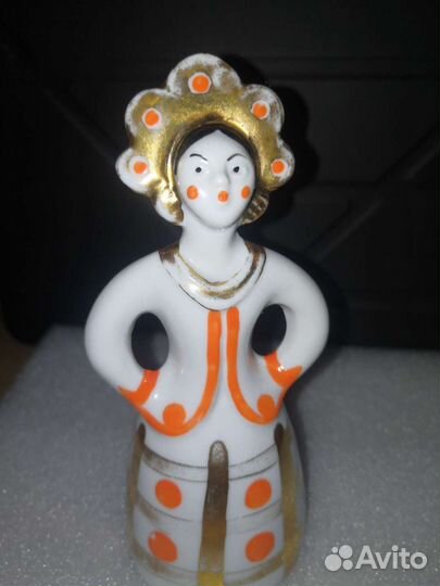 Фарфоровые статуэтки
