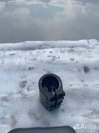Зажим North Switchblade для трюкового самоката