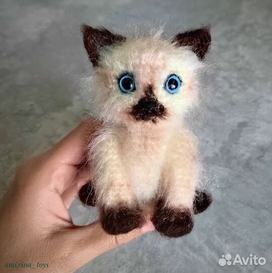 Интерьерные игрушки. Кот вязаный. Котик крючком